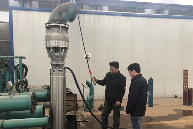 流量1200立方、楊程18米的不銹鋼304材質(zhì)潛水泵測(cè)試合格